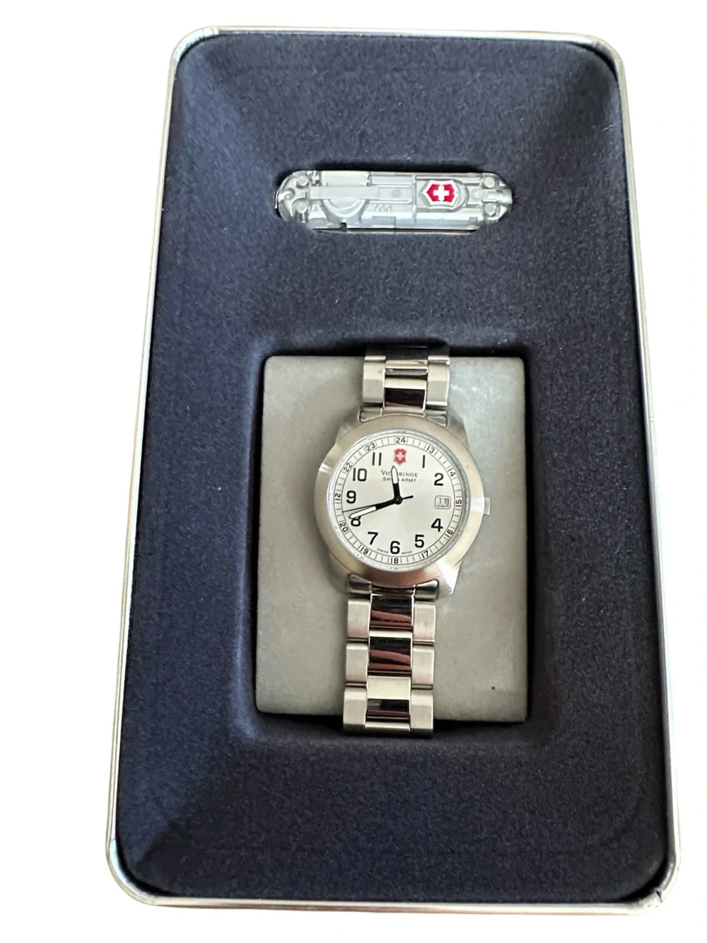 Victorinox Swiss army watch with tin - Picture 2 of 6